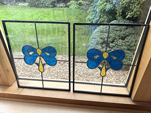 Unmarked pair framed - unmarked,
